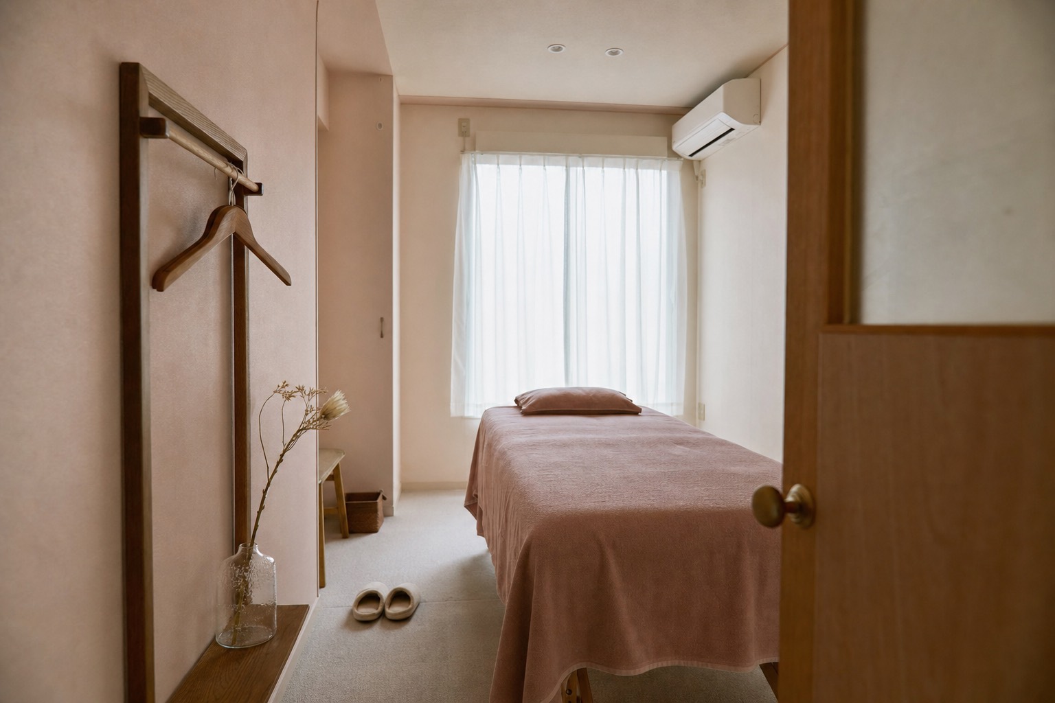 女性専用・完全個室の施術ベッド